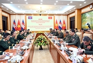 Vietnamese and Cambodian defense ministers hold talks